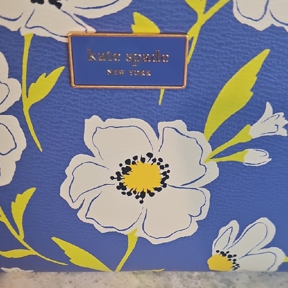 NWT Kate Spade Blue and White Floral Wallet - Picture 10 of 11